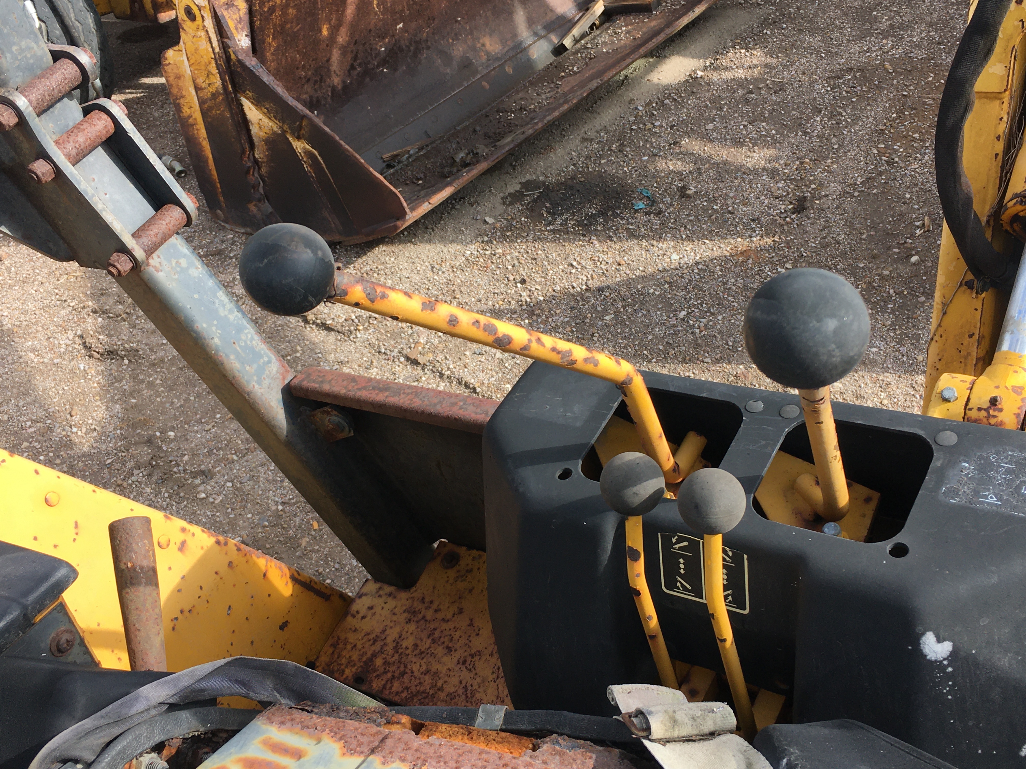 ./imagenes/INVOICE/2019/16915/RETROEXCAVADORA JOHN DEERE 310C PARA PARTES (18).JPG